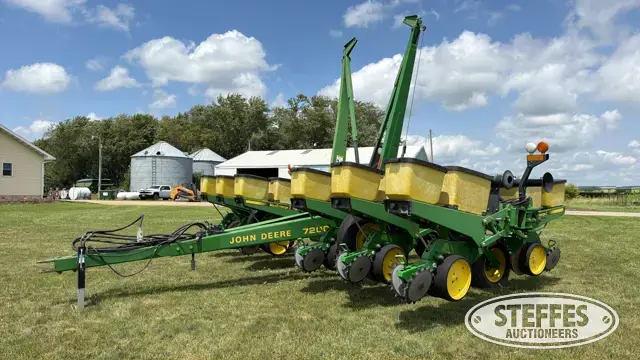 1991 John Deere 7200