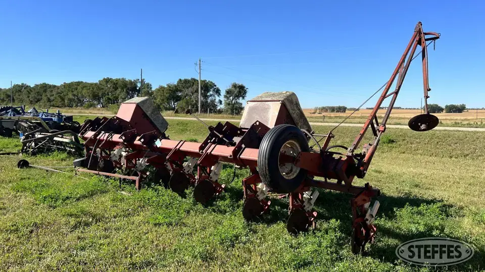 International 500 Cyclo Less Than 12 Row Planter