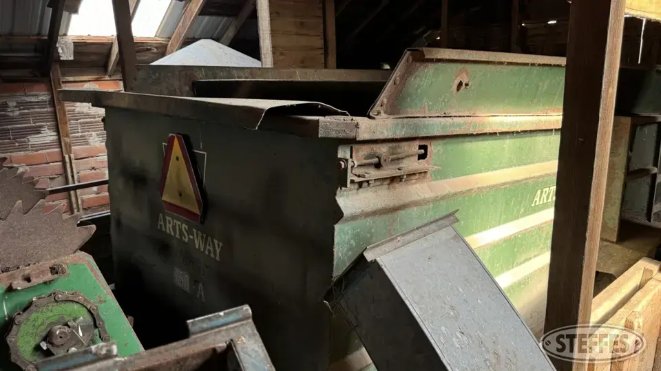 Arts-Way Forage Wagon