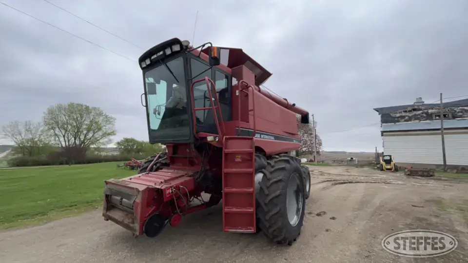 Case IH 1680 Combine