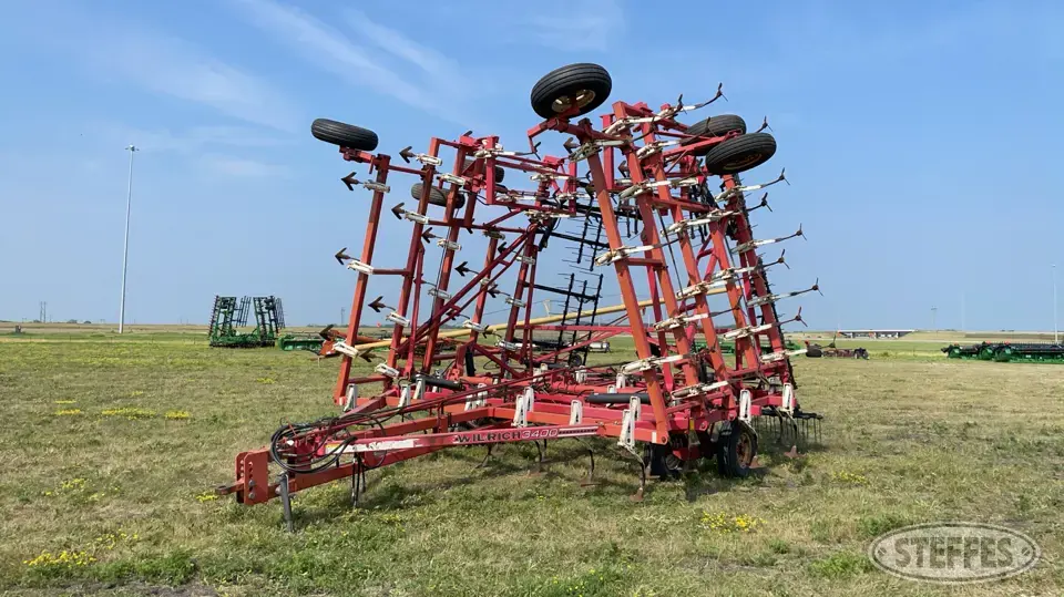 Wil-Rich 3400 Field Cultivator
