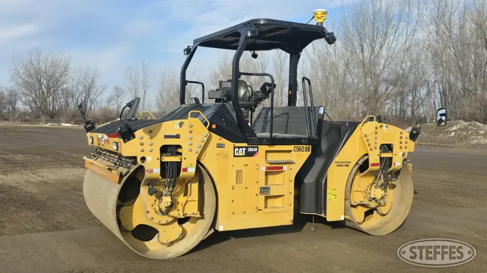 2017 CAT CB64B Self-Propelled Smooth Drum Compactor