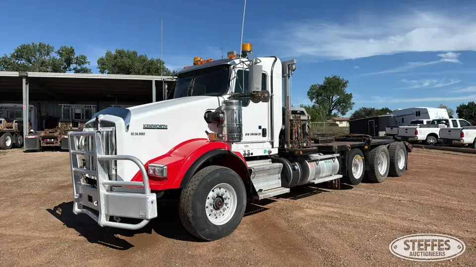 2015 Kenworth T800B Winch Truck
