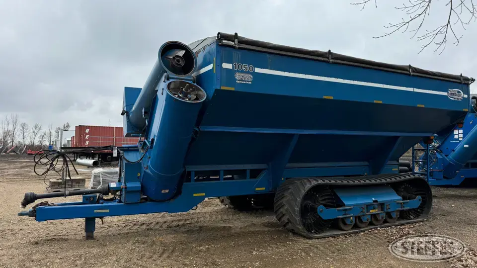 2004 Kinze 1050 Harvest Commander Grain Cart