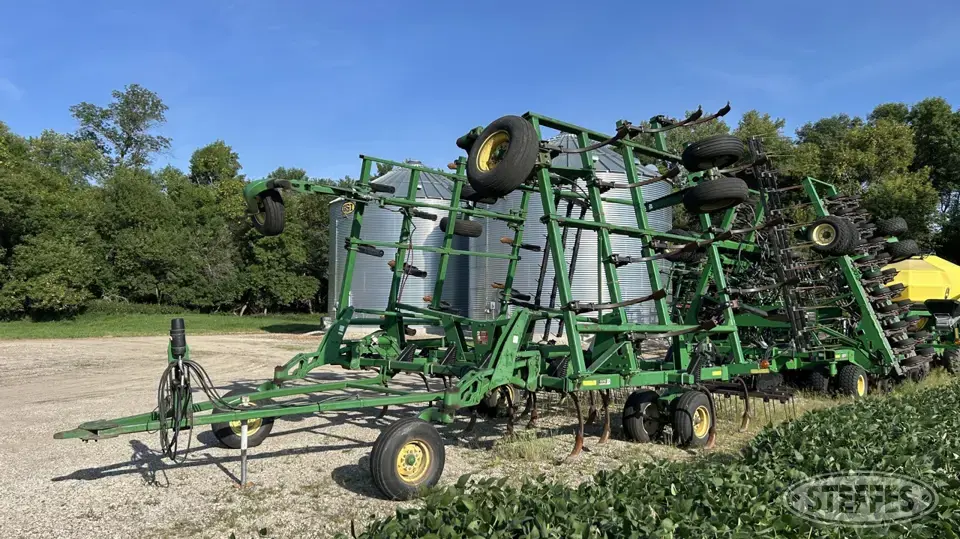 John Deere 2400 Chisel Plow