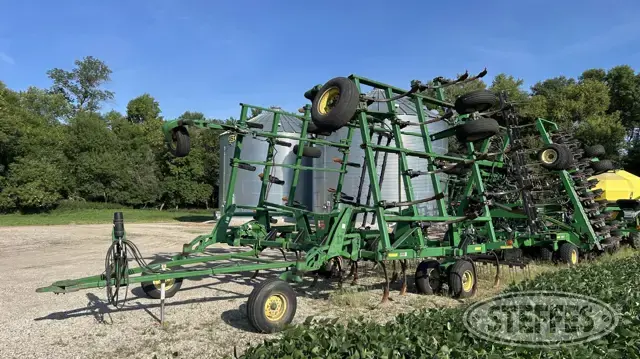 John Deere 2400