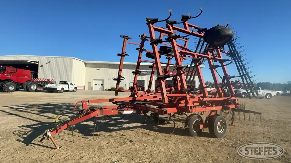Case IH 4300 Field Cultivator