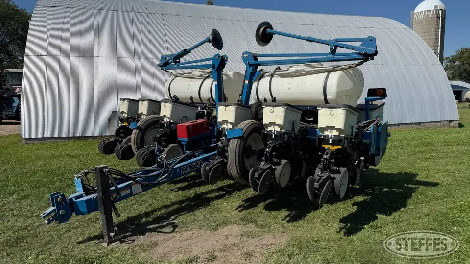2006 Kinze 3200 12 or More Row Planter