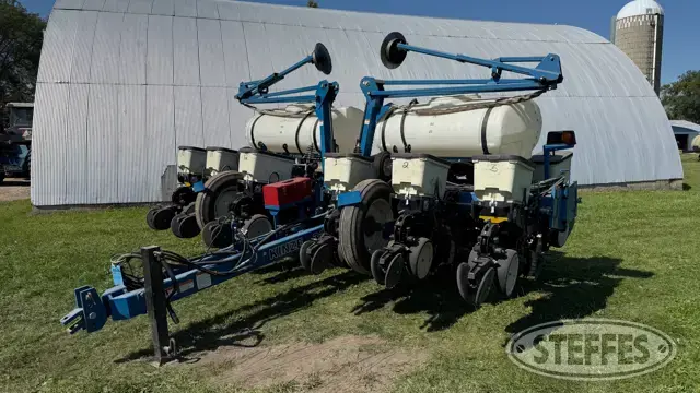 2006 Kinze 3200