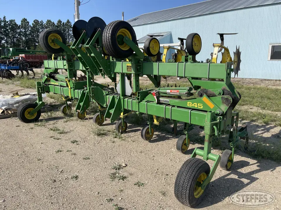 John Deere 845 Row Crop Cultivator