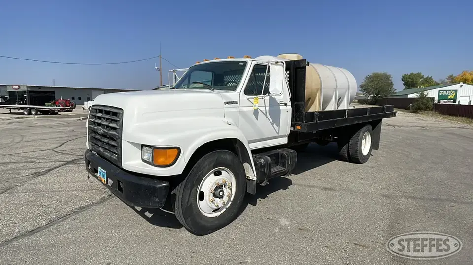 1998 Ford F800 Flatbed Truck