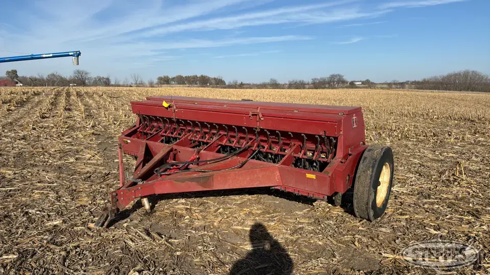 International 5100 Press Drill