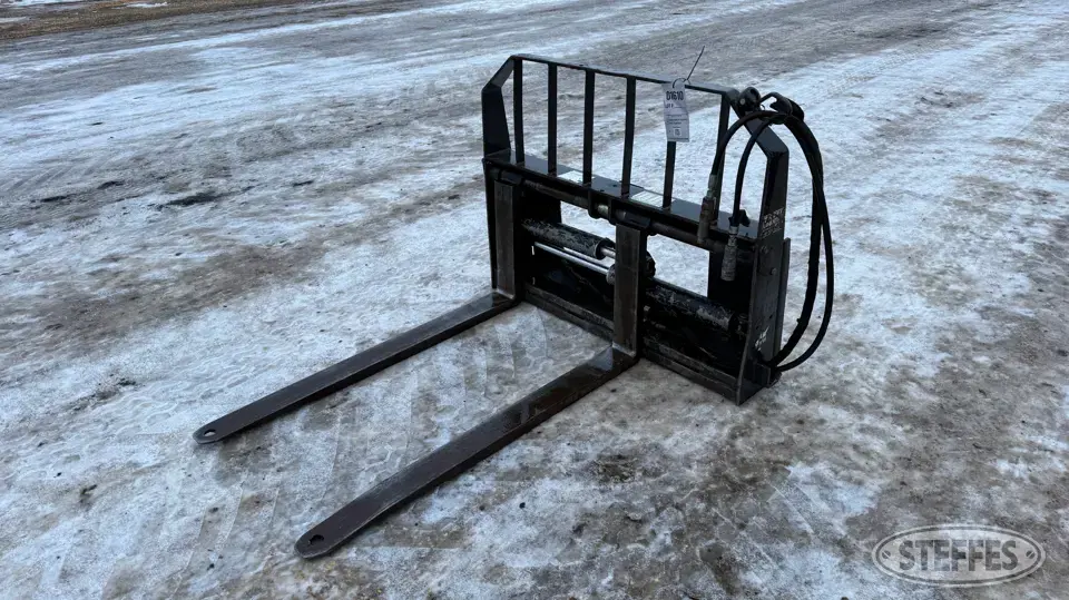 Bobcat hyd. pallet forks Skid Steer Fork