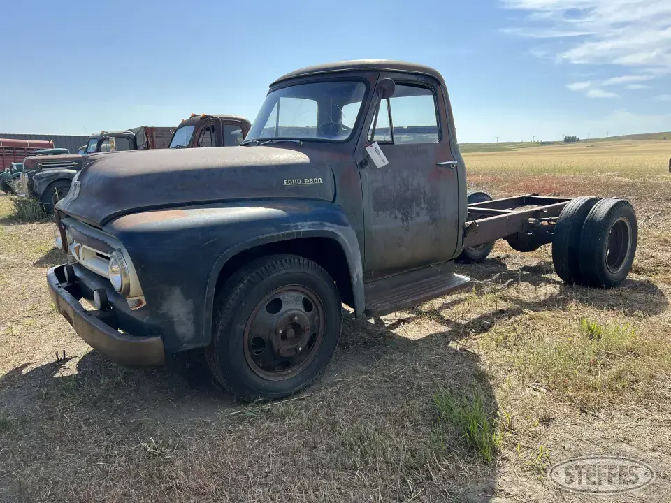 1953 Ford F600 Single Axle Boxed Truck