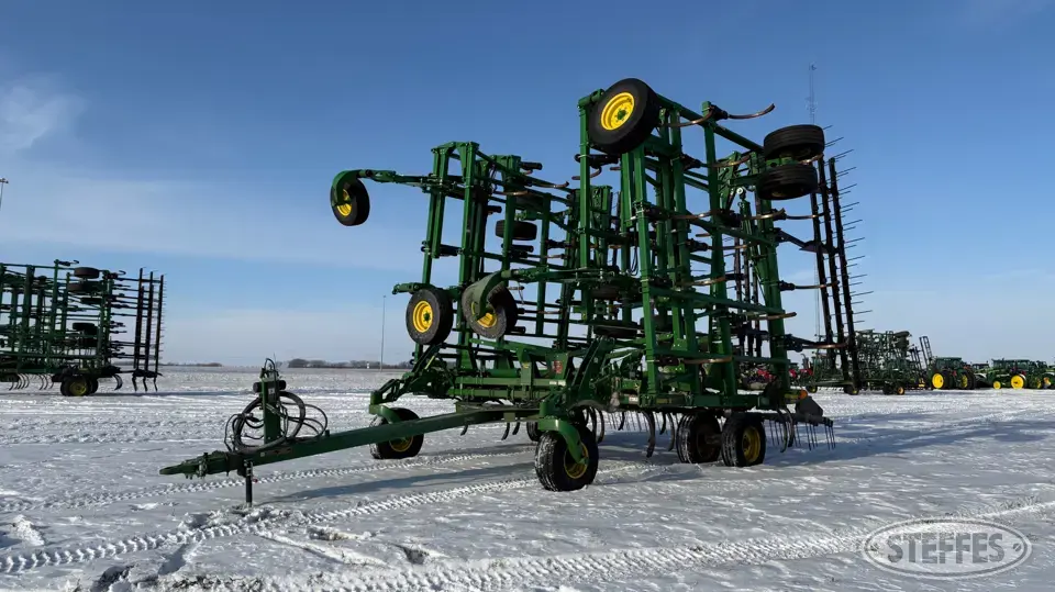 2021 John Deere 2430 Chisel Plow