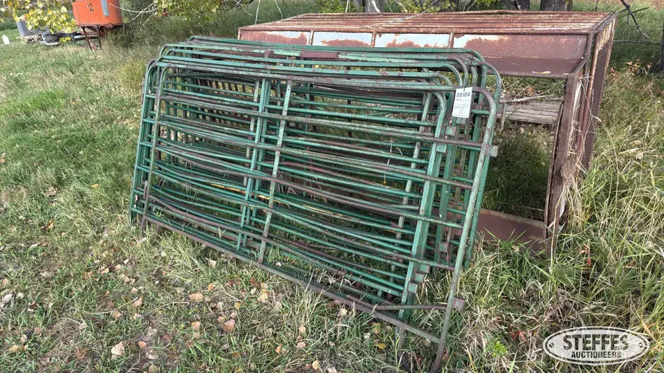(14) Livestock gates Livestock Handling