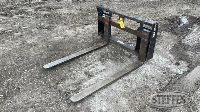 Kubota skid steer pallet forks