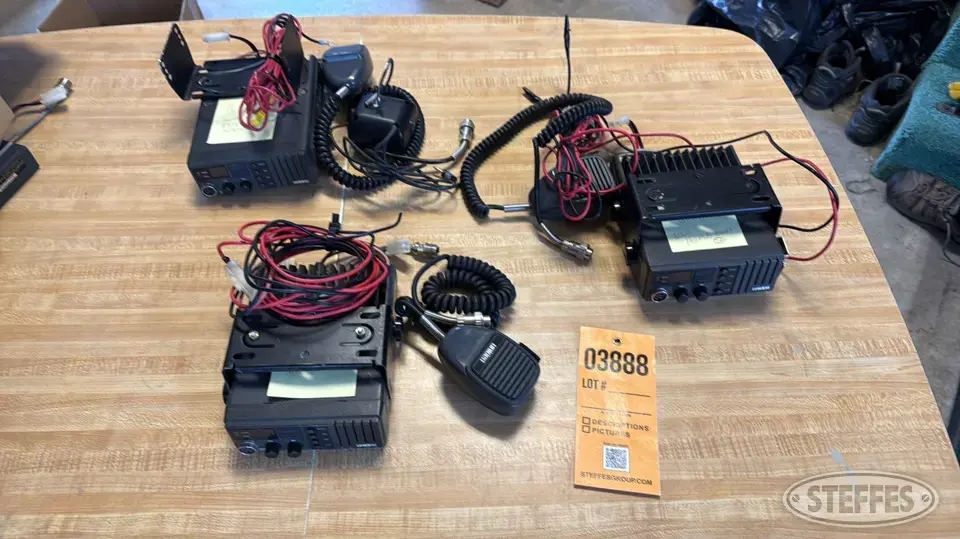 (3) Uniden 2-way radios Business Band Radio