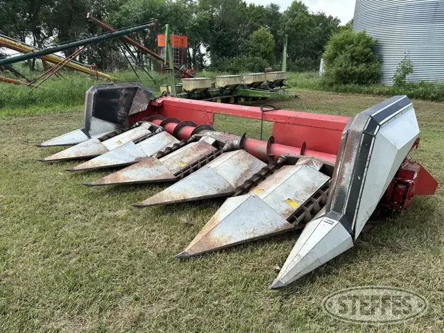 IH 810