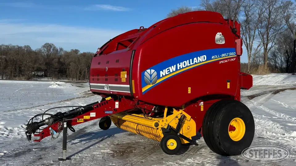 2015 New Holland Roll-Belt 560 Round Baler