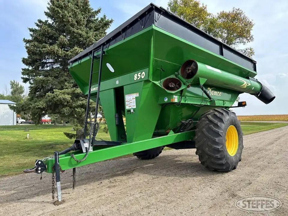 Demco 850 Grain Cart
