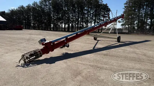 2017 Farm King 1266