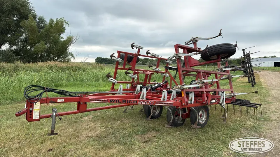 1996 Wil-Rich 2800 Field Cultivator