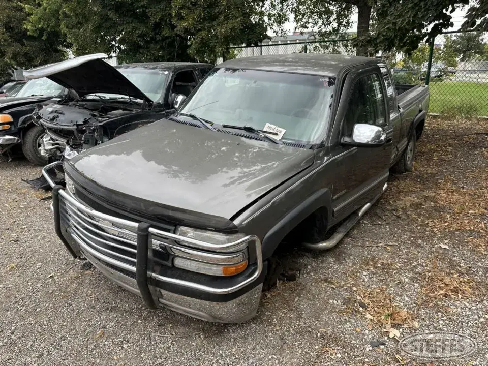 2002 Chevrolet Silverado K1500 LT Half Ton Pickup