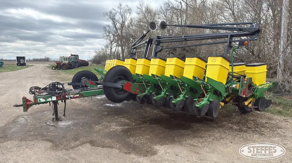 John Deere planter 12 or More Row Planter