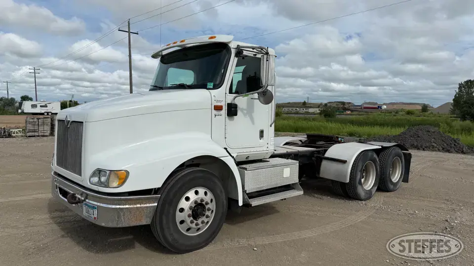 2005 International 9200i Conventional Truck without Sleeper