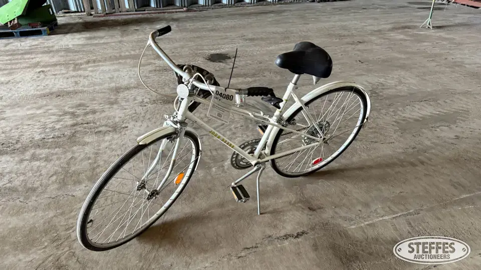 John Deere Universal Touring bicycle Recreational-Other