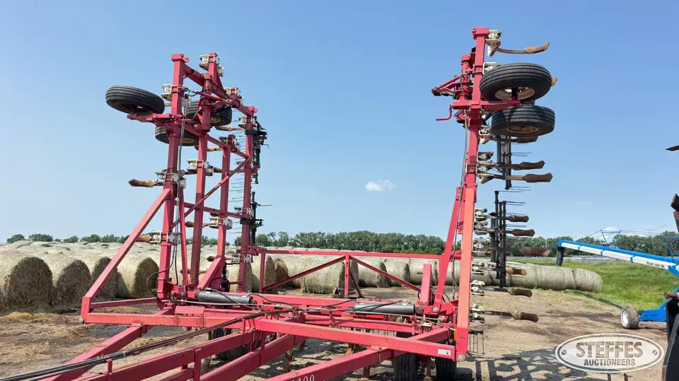 Wil-Rich 4400 Chisel Plow