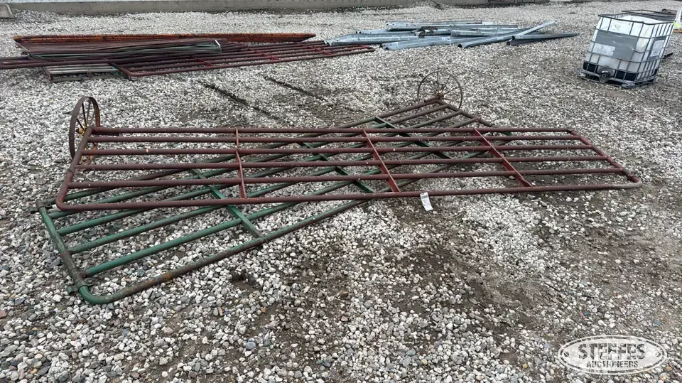 (2) Gate panels Farm Support Item