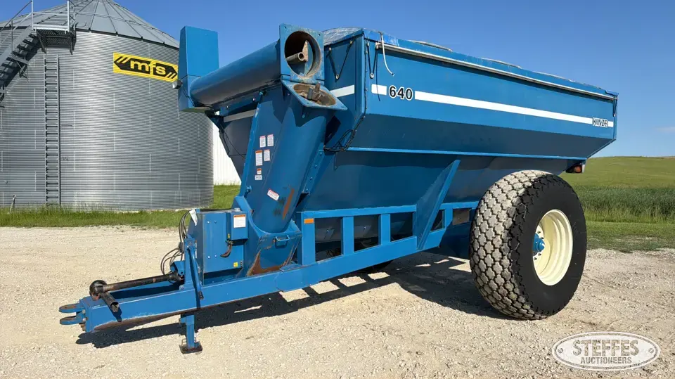1997 Kinze 640 Grain Cart