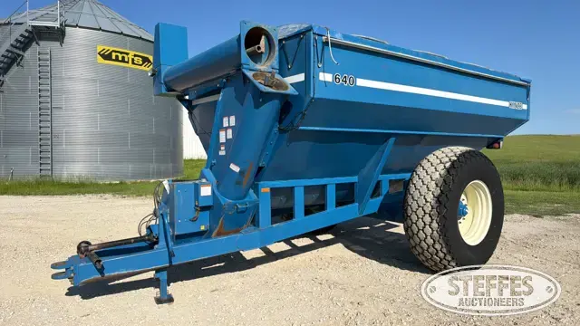 1997 Kinze 640