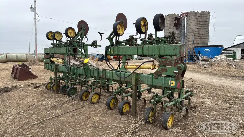 John Deere Row Crop Cultivator