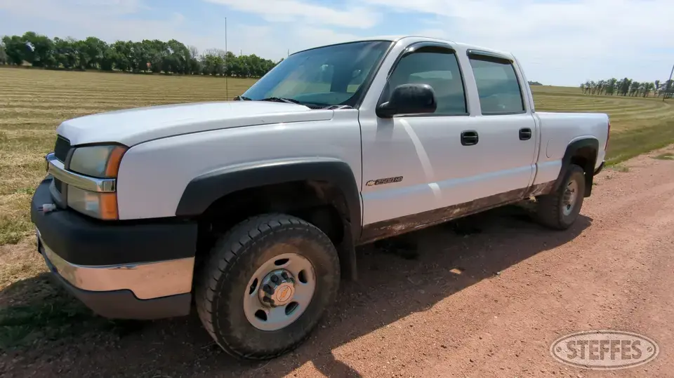 2004 Chevrolet 2500 Silverado 3 Quarter Ton Pickup