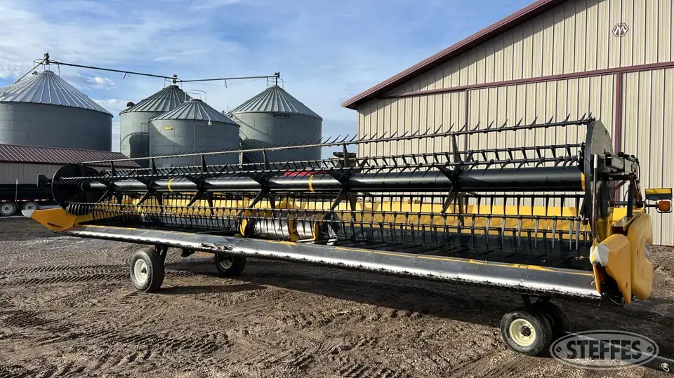2013 New Holland 880CF-35 Draper Head