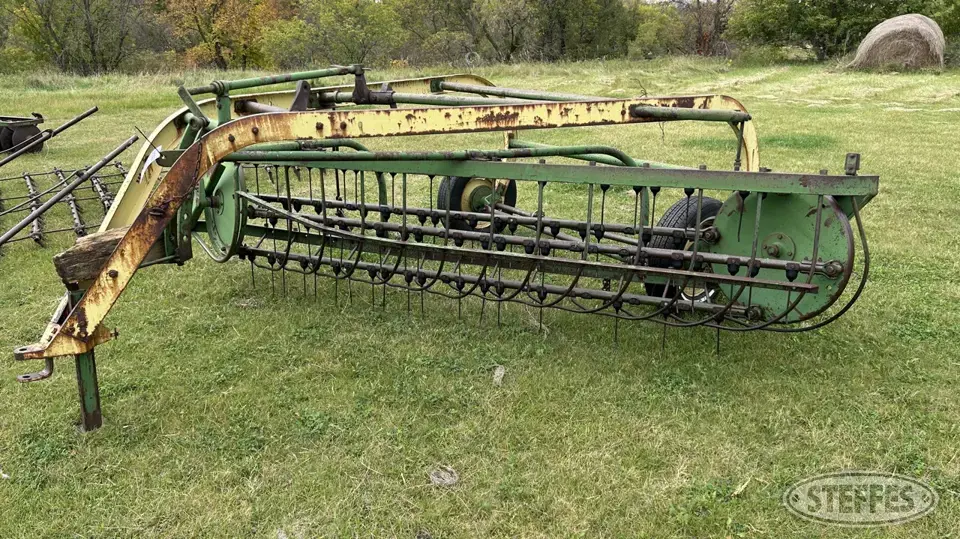 John Deere 896A Rake