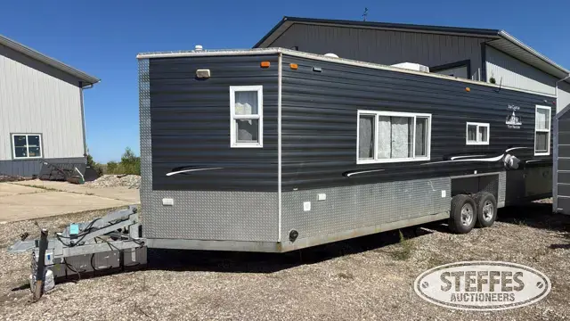 2015 Ice Castle 8x26V