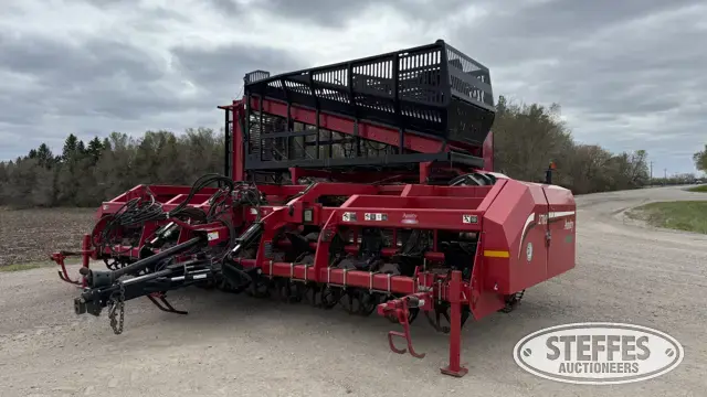2016 Amity 2700