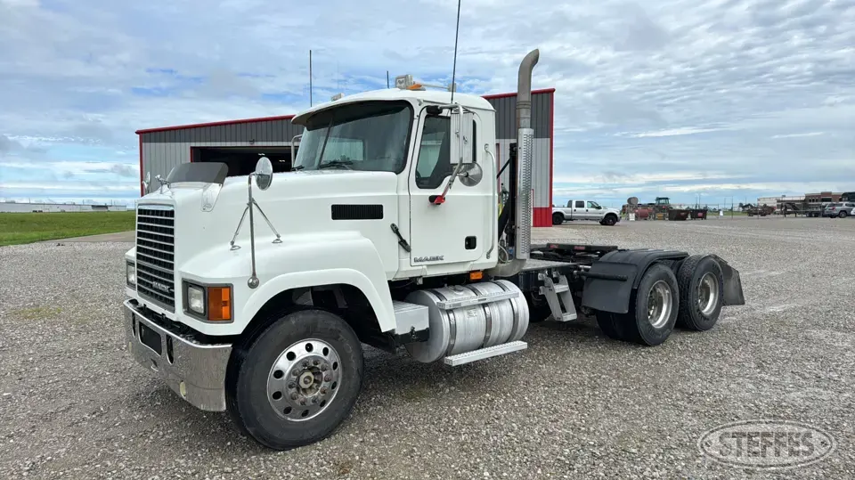 2008 Mack CHU613 Conventional Truck without Sleeper