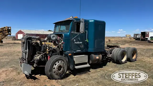 1999 Freightliner FLD120