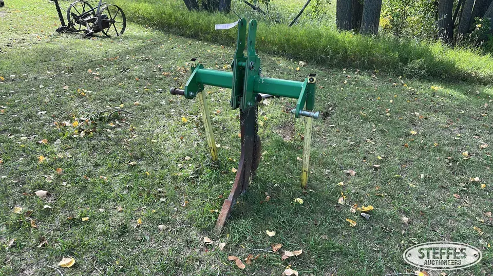 John Deere 22B Ripper