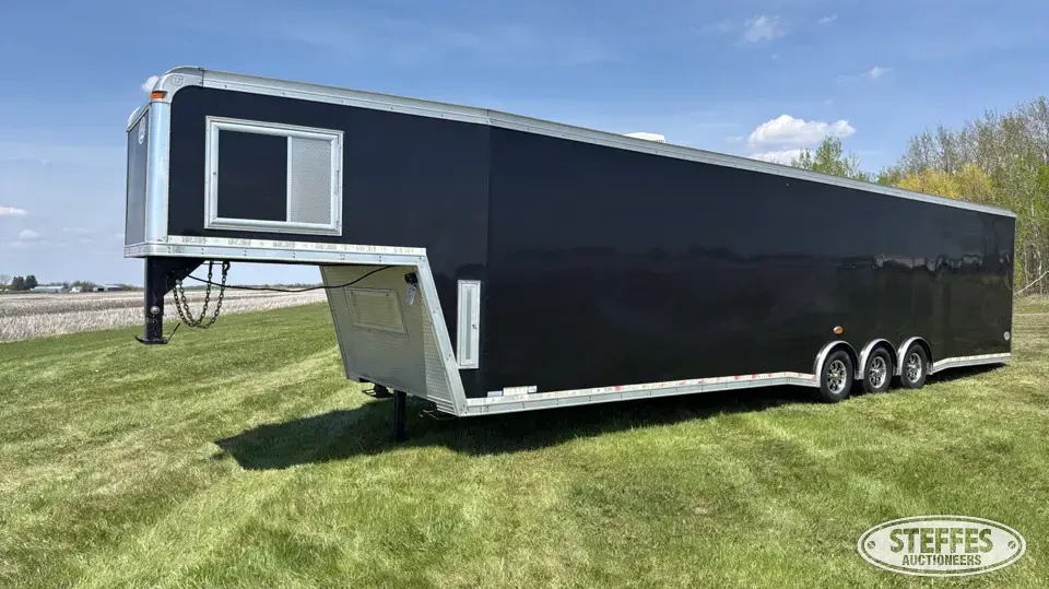 2014 United Super Hauler Enclosed Cargo Trailer