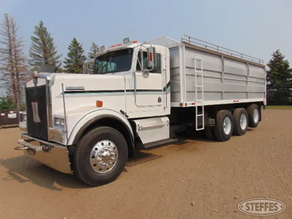 1983 Kenworth W900 Tandem Boxed Truck