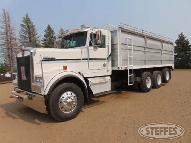 1983 Kenworth W900