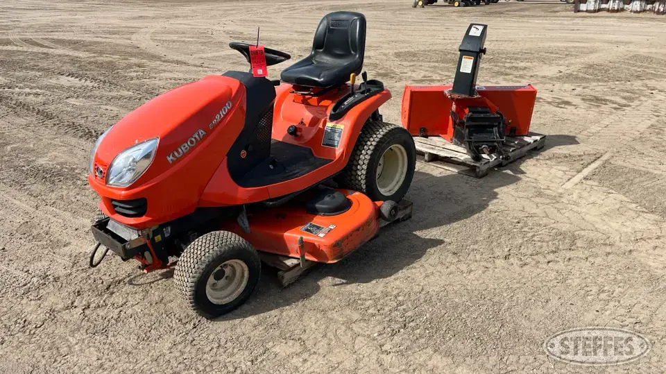 Kubota GR2100 Lawn Tractor