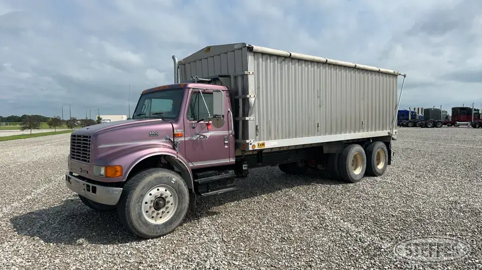 1999 International 4900 Tandem Boxed Truck