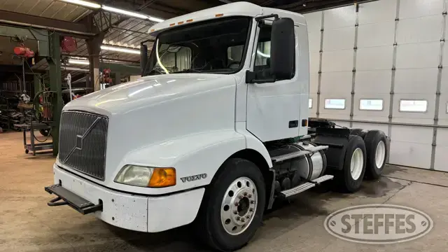 2002 Volvo VNM